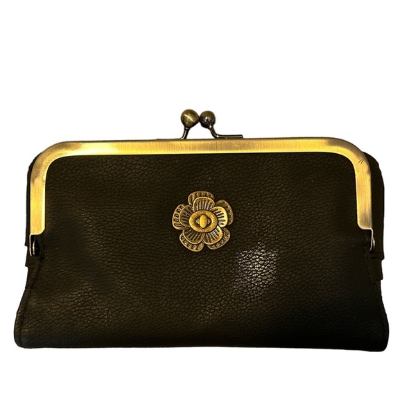 Sheng Tong Clutch Wallet Black Faux Leather Metal Flower Snap Clasp EUC - Picture 1 of 3